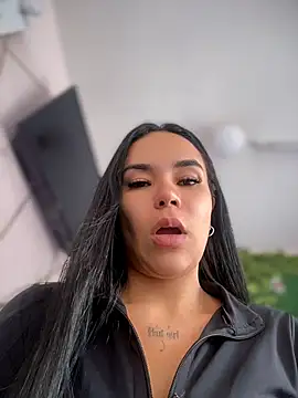 Naatalia online show from May 25, 2026, 4:57 pm