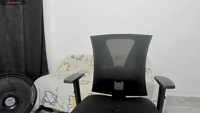 Naoko 7w7 online show from October 5, 2025, 10:40 pm