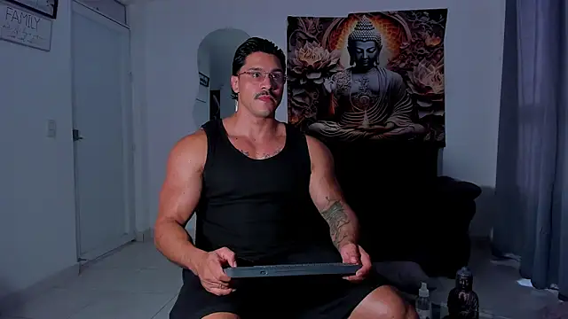 Valentino Dosantos  online show from November 4, 2025, 8:19 pm