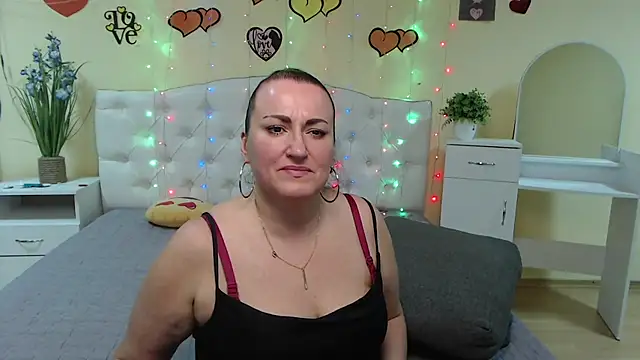 DianaMGG online show from March 12, 2025, 9:44 am