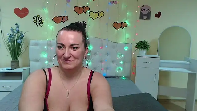 DianaMGG online show from March 12, 2025, 1:08 pm