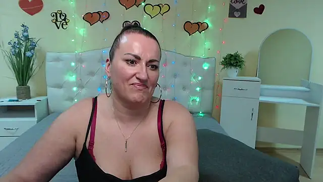 DianaMGG online show from March 12, 2025, 4:13 pm