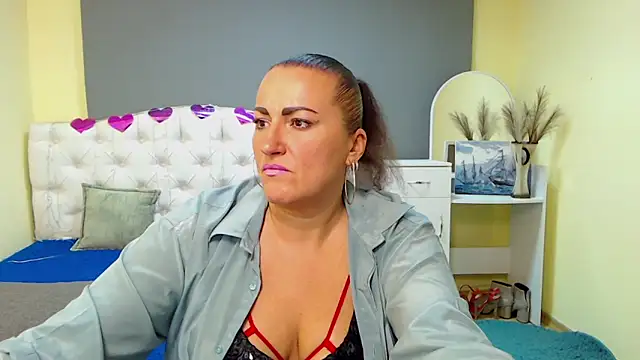 Snapshot of DianaMGG chatting on October 11, 2025, 5:39 am DianaMGG online show from October 11, 2025, 5:39 am