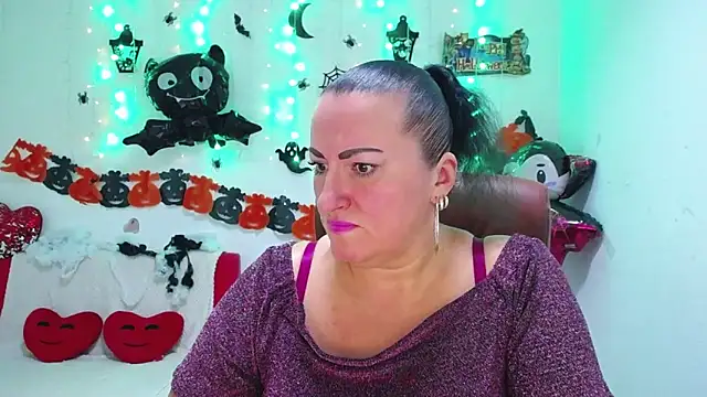 Snapshot of DianaMGG chatting on October 21, 2025, 5:19 am DianaMGG online show from October 21, 2025, 5:19 am