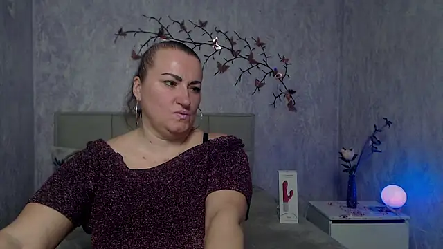 DianaMGG online show from February 25, 2026, 6:12 am