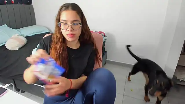 Greciaruiz  online show from October 10, 2025, 12:53 am