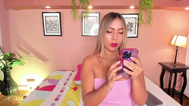 SofiaBennett  online show from May 4, 2026, 1:07 pm
