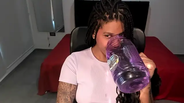 Snapshot of ZahraRose chatting on October 7, 2025, 8:28 pm ZahraRose online show from October 7, 2025, 8:28 pm