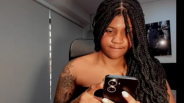 Snapshot of ZahraRose chatting on October 13, 2025, 9:48 pm ZahraRose online show from October 13, 2025, 9:48 pm