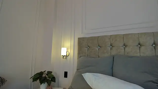 Snapshot of JasmineRoss_1 chatting on November 4, 2025, 7:02 pm JasmineRoss 1 online show from November 4, 2025, 7:02 pm