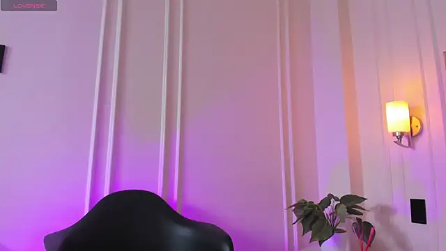 Snapshot of JasmineRoss_1 chatting on December 1, 2025, 7:08 pm JasmineRoss 1 online show from December 1, 2025, 7:08 pm