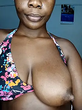 Snapshot of Nubian_aszz chatting on October 17, 2025, 6:43 pm Nubian aszz online show from October 17, 2025, 6:43 pm