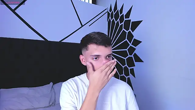 JacobRoberts1 online show from September 24, 2025, 8:12 pm