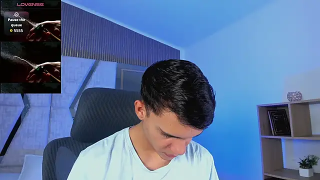 JacobRoberts1 online show from October 16, 2025, 8:43 pm