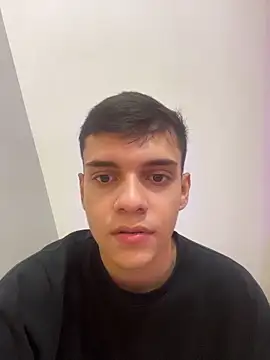 JacobRoberts1 online show from November 6, 2025, 10:43 pm