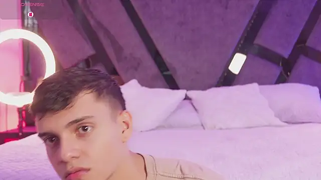 JacobRoberts1 online show from December 13, 2025, 9:20 pm