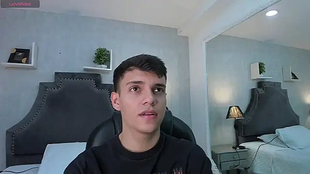 JacobRoberts1 online show from January 7, 2026, 8:44 pm