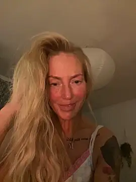 Snapshot of Fiery_Blonde_LexiX chatting on October 20, 2025, 9:59 pm Fiery Blonde LexiX online show from October 20, 2025, 9:59 pm