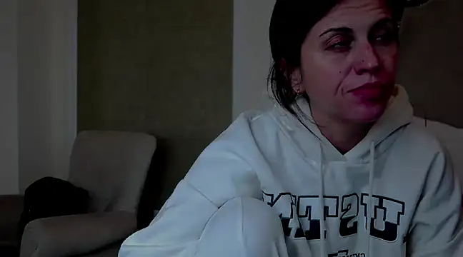 Snapshot of ScarlettShine chatting on February 18, 2025, 6:26 pm ScarlettShine online show from February 18, 2025, 6:26 pm