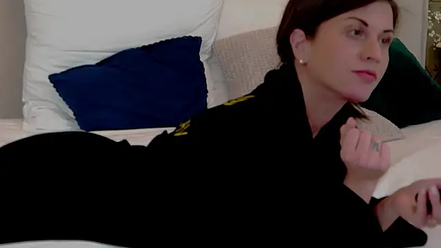 Snapshot of ScarlettShine chatting on February 23, 2025, 1:13 am ScarlettShine online show from February 23, 2025, 1:13 am