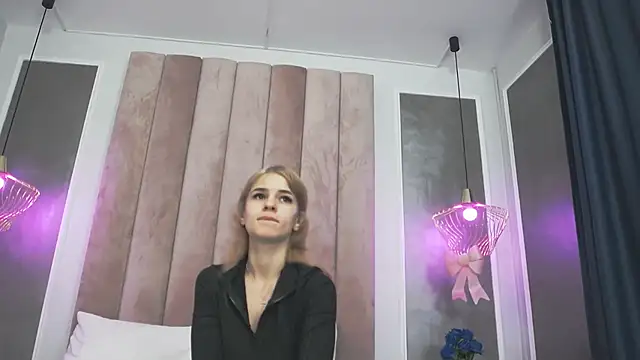 LexxxyFox online show from September 11, 2025, 6:08 pm