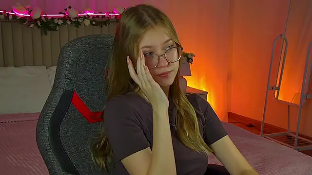 EveMundie online show from September 18, 2025, 10:06 am