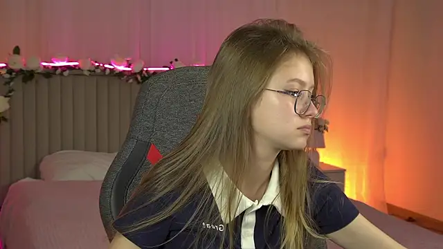 EveMundie online show from October 2, 2025, 10:11 am