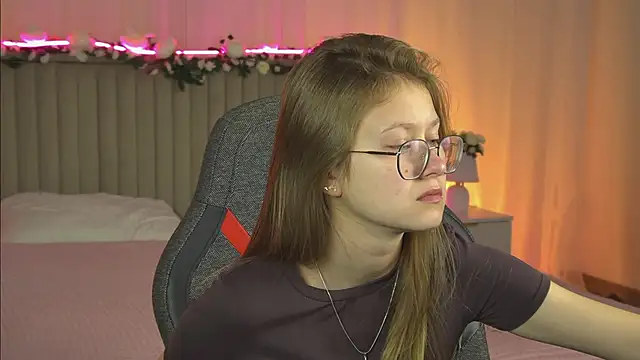 EveMundie online show from October 6, 2025, 6:22 am