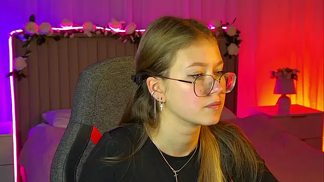 EveMundie online show from October 31, 2025, 9:21 am