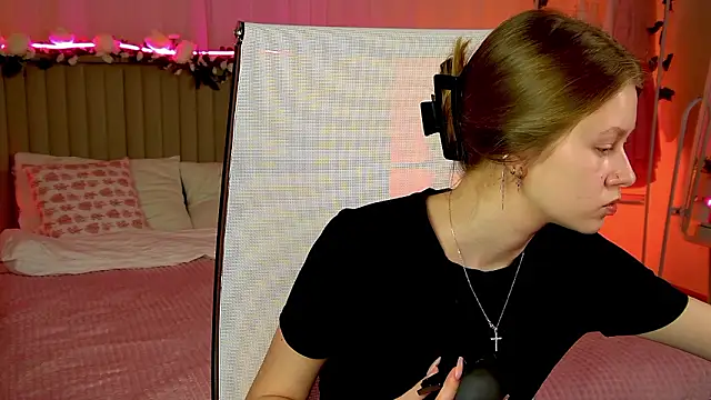 EveMundie online show from March 4, 2026, 11:38 am