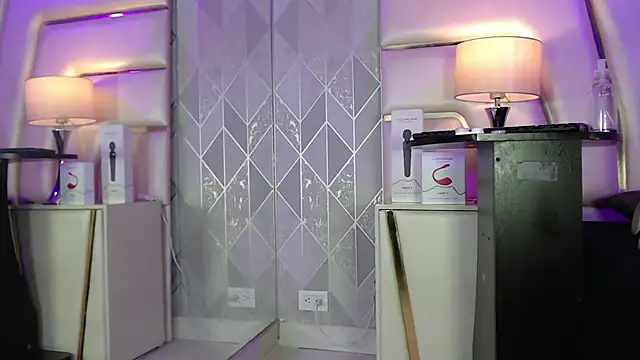 AnahisBennett online show from October 31, 2025, 3:40 am