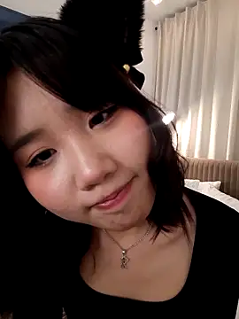 HitomiAoki online show from February 22, 2025, 1:11 am