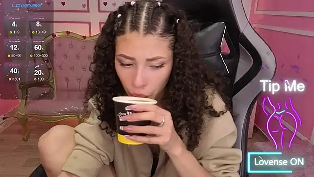 danatella a online show from November 19, 2025, 2:55 am