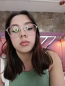 Snapshot of EmmaSulivan chatting on May 11, 2026, 2:45 pm EmmaSulivan online show from May 11, 2026, 2:45 pm