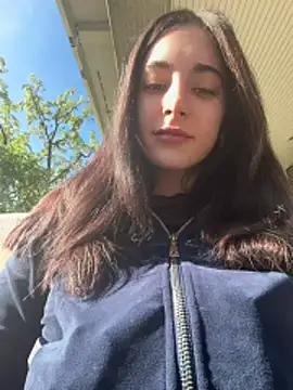 sexymelli18 online show from April 24, 2026, 7:44 am
