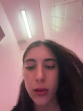 sexymelli18 online show from April 28, 2026, 8:19 am
