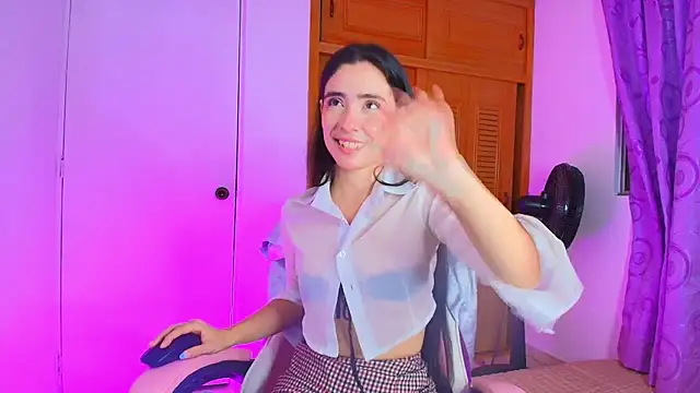 Snapshot of Peach_Rose_ chatting on March 17, 2025, 1:35 am Peach Rose  online show from March 17, 2025, 1:35 am