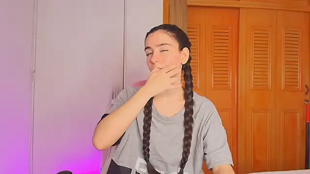 Snapshot of Peach_Rose_ chatting on October 27, 2025, 10:14 pm Peach Rose  online show from October 27, 2025, 10:14 pm