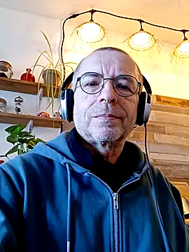 Snapshot of Xavspank2 chatting on February 17, 2026, 10:23 am Xavspank2 online show from February 17, 2026, 10:23 am