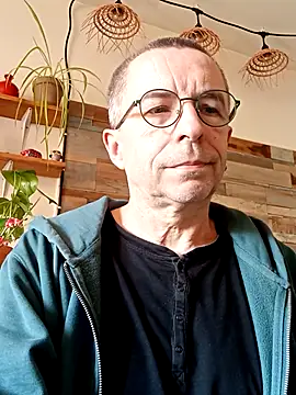 Snapshot of Xavspank2 chatting on March 1, 2026, 2:41 pm Xavspank2 online show from March 1, 2026, 2:41 pm