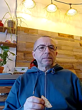 Snapshot of Xavspank2 chatting on March 3, 2026, 8:31 am Xavspank2 online show from March 3, 2026, 8:31 am