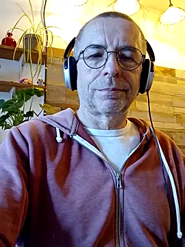 Snapshot of Xavspank2 chatting on March 10, 2026, 10:42 am Xavspank2 online show from March 10, 2026, 10:42 am