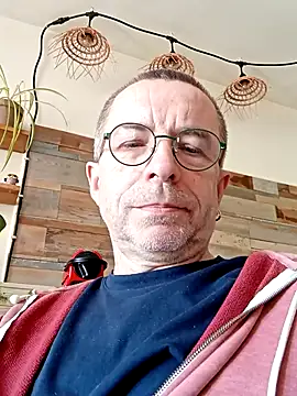 Snapshot of Xavspank2 chatting on March 17, 2026, 2:31 pm Xavspank2 online show from March 17, 2026, 2:31 pm