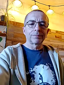 Snapshot of Xavspank2 chatting on March 25, 2026, 2:45 pm Xavspank2 online show from March 25, 2026, 2:45 pm