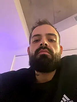 guccititi online show from November 1, 2025, 1:40 am