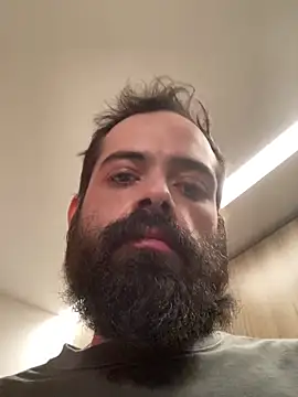 guccititi online show from December 18, 2025, 8:04 pm