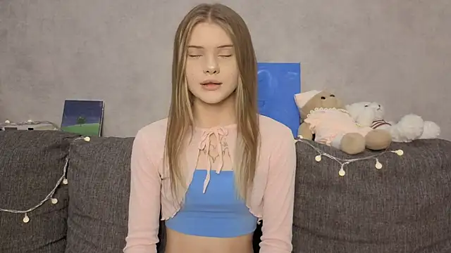 CarolinePepper online show from June 12, 2026, 1:21 pm