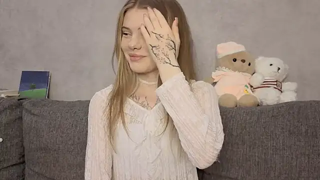 CarolinePepper online show from July 4, 2026, 1:28 pm