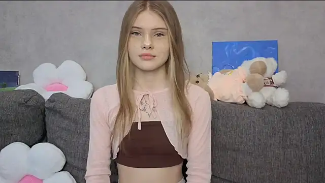 CarolinePepper online show from August 5, 2026, 1:25 pm
