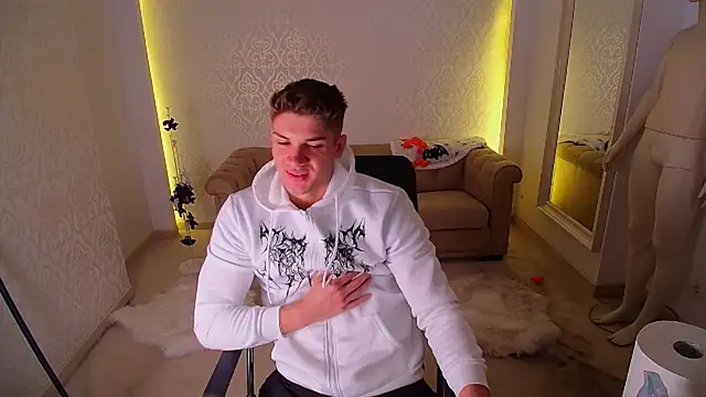 MaxKaiden online show from November 2, 2025, 5:21 am